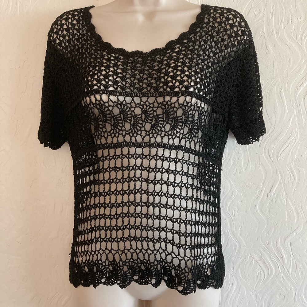 NWOT Carol Anderson black short sleeve crochet top size M